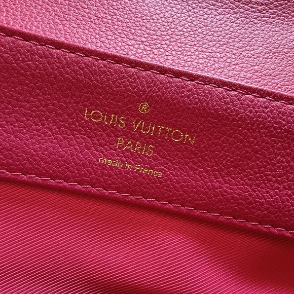 Louis Vuitton Raspberry Lockme Leather Shoulder Bag W/COA - Picture 8 of 15